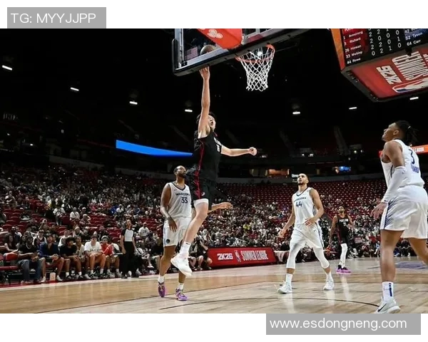 杨瀚森对位马卢阿奇G联赛焦点战 火箭队血洗开拓者队 杨瀚森对位马卢阿奇G联赛焦点战 火箭队血洗开拓者队